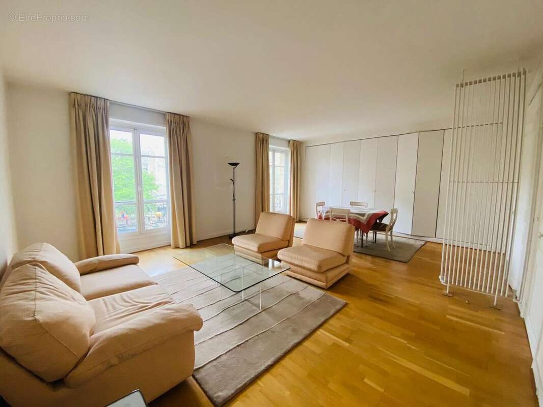 Appartement à PARIS-11E