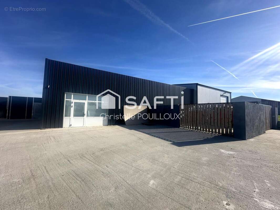 Photo 2 - Parking à BENET