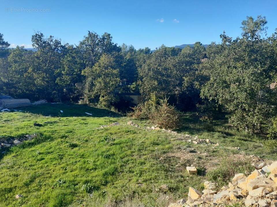 Terrain 539 m² à Rocbaron  - photo 2