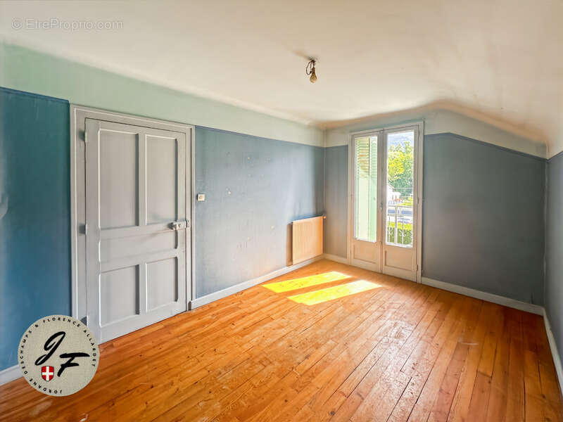 Maison à VIVIERS-DU-LAC