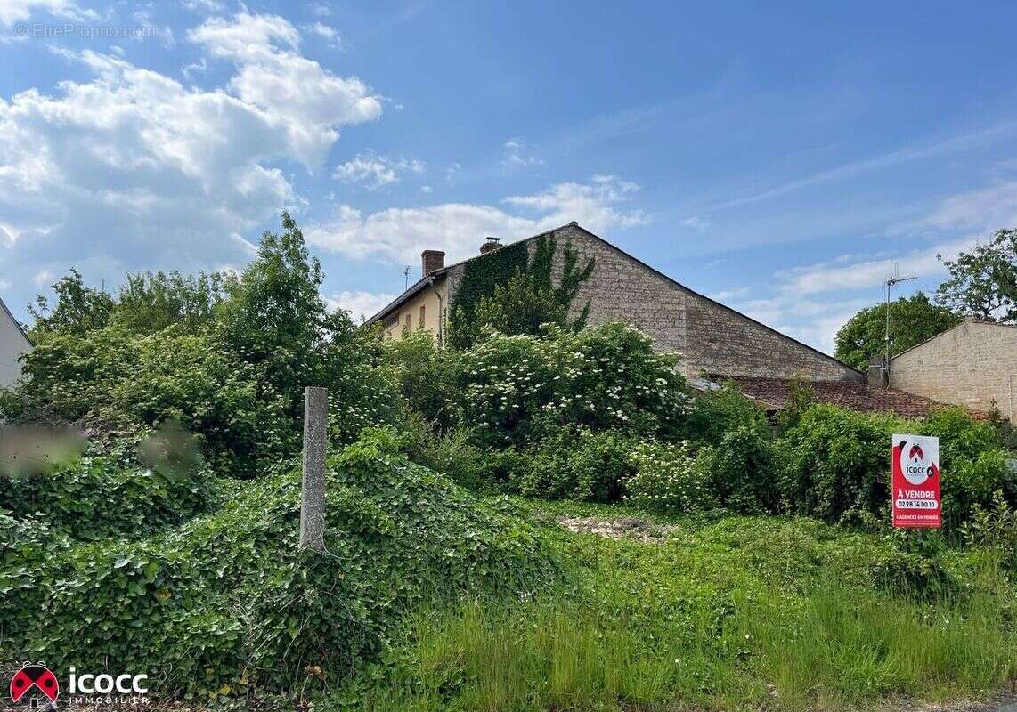 Terrain 278 m² à Les Magnils-Reigniers  - photo 2