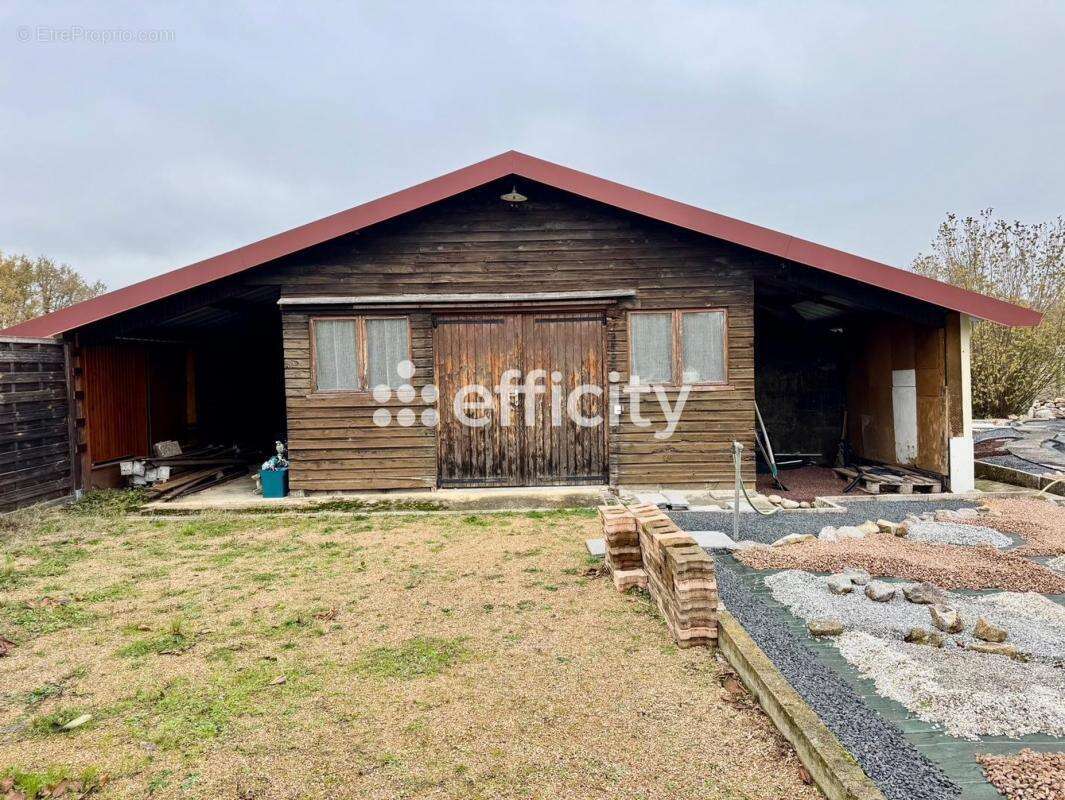 Maison à NERONDE-SUR-DORE