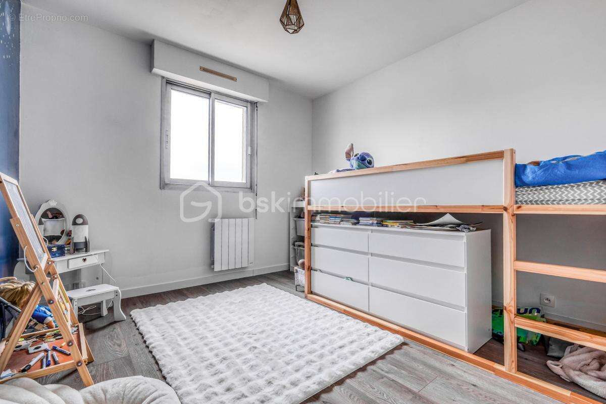 Appartement à SAINT-THIBAULT-DES-VIGNES