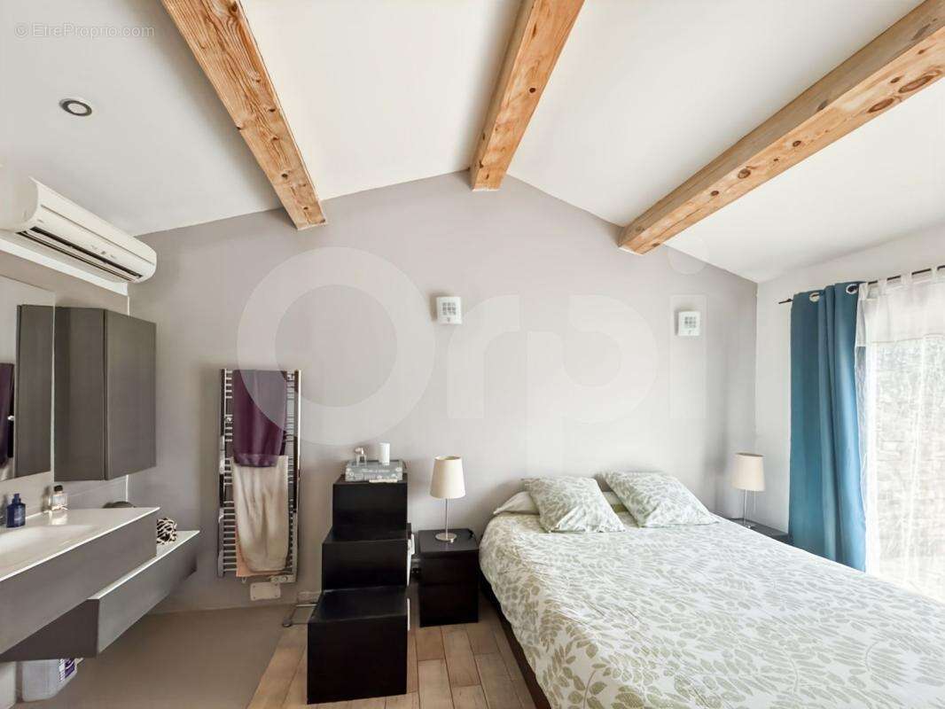 Maison à LE REVEST-LES-EAUX