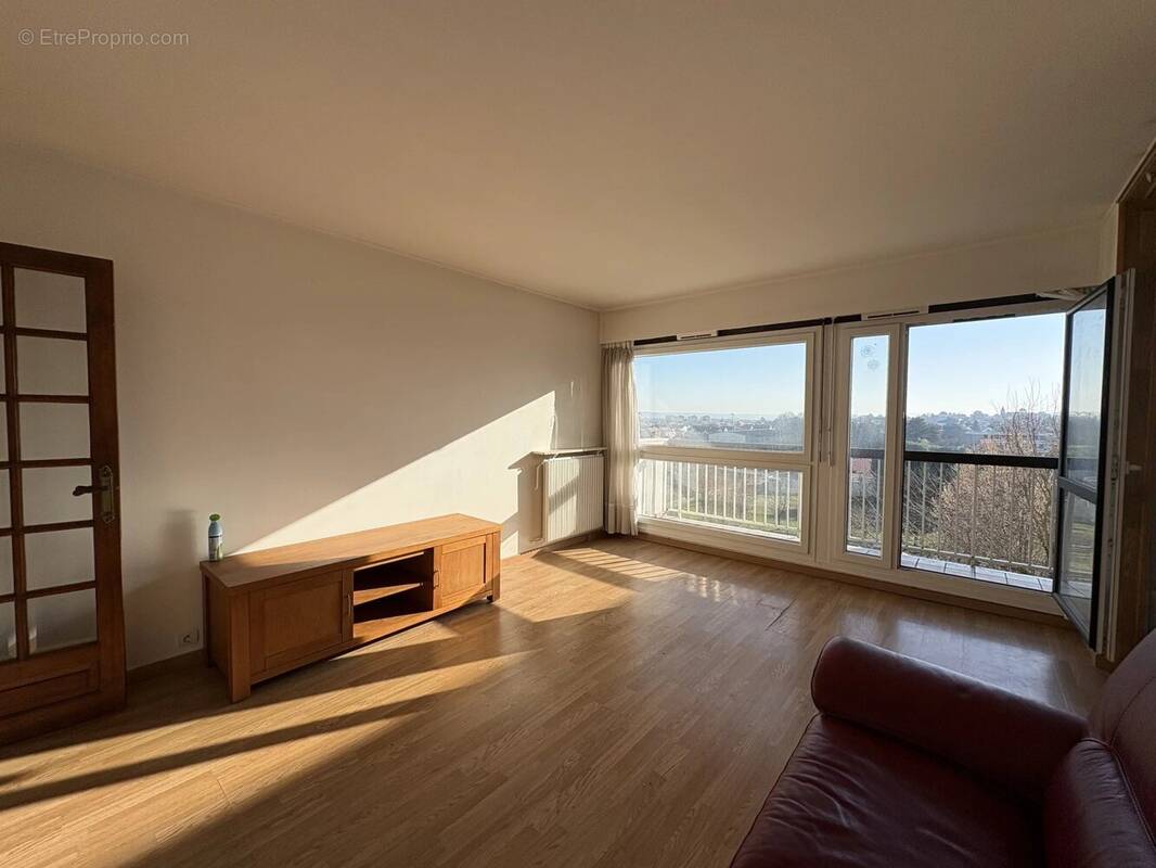 Appartement à LES CLAYES-SOUS-BOIS
