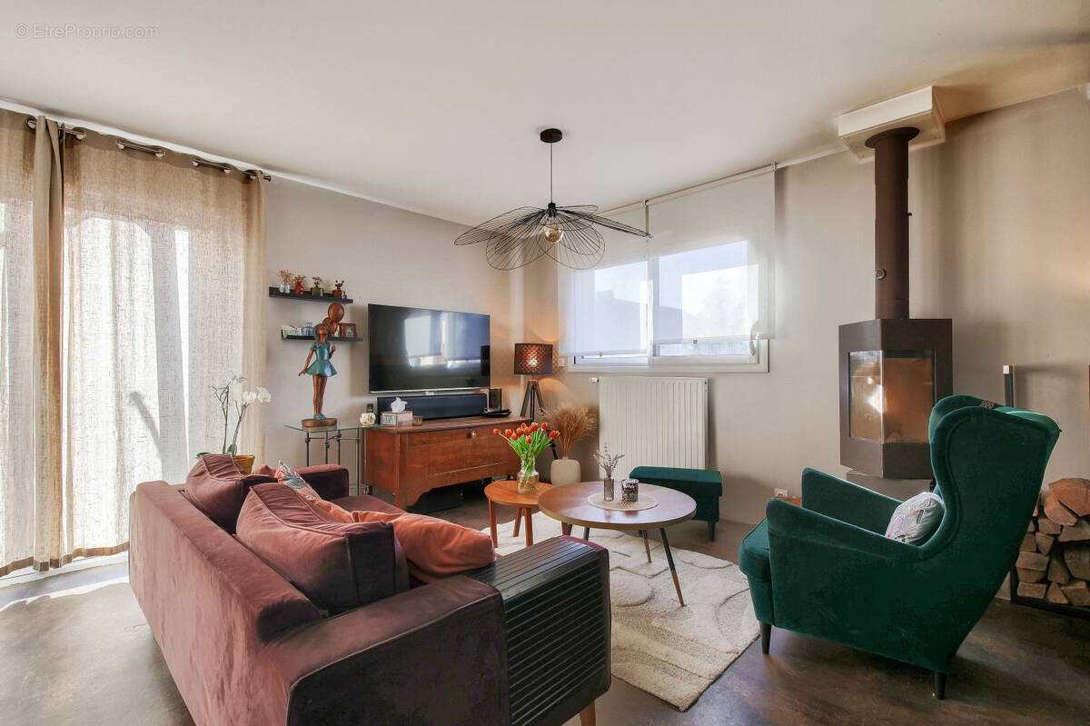 Maison à MONTGERMONT