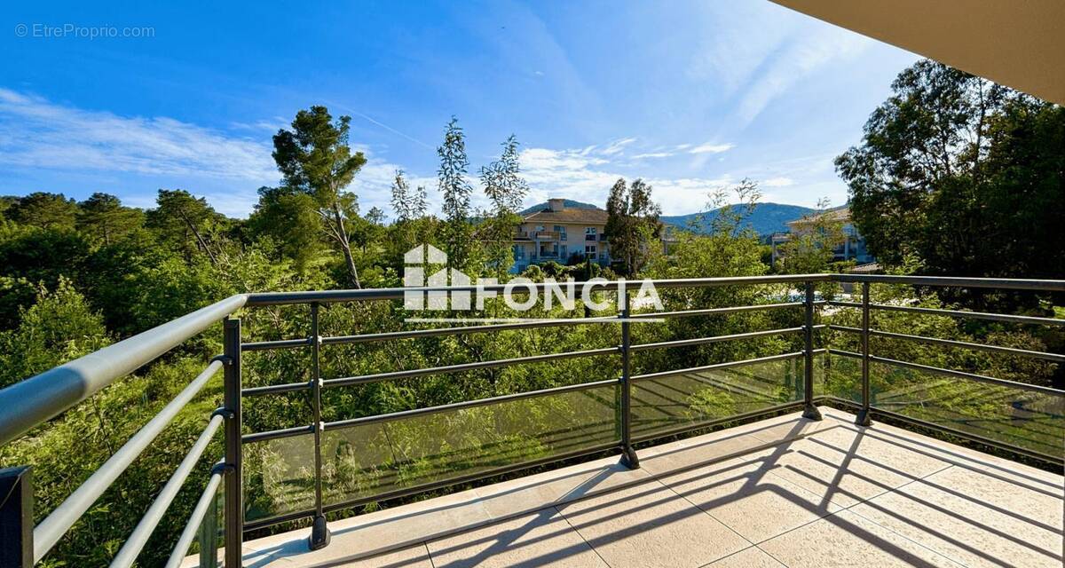 Appartement à ROQUEBRUNE-SUR-ARGENS