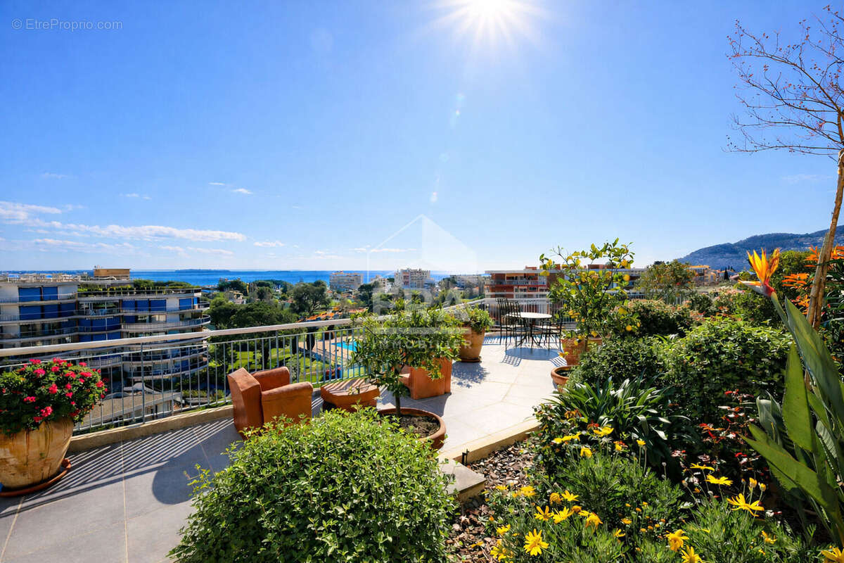 Appartement à MANDELIEU-LA-NAPOULE