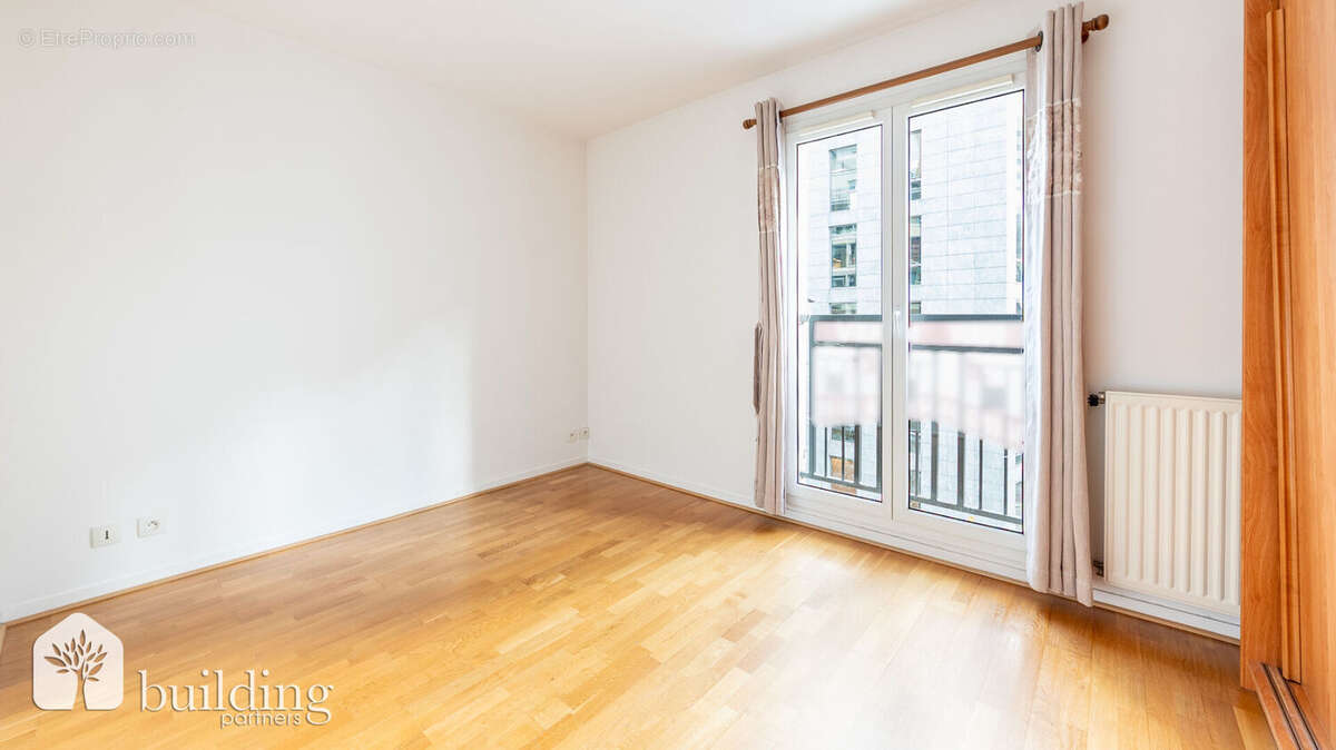 Appartement à COURBEVOIE