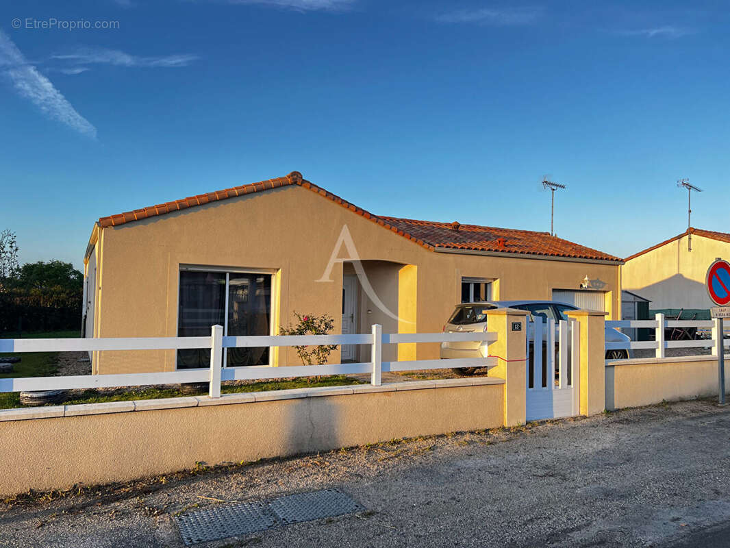 Maison à VOUILLE-LES-MARAIS