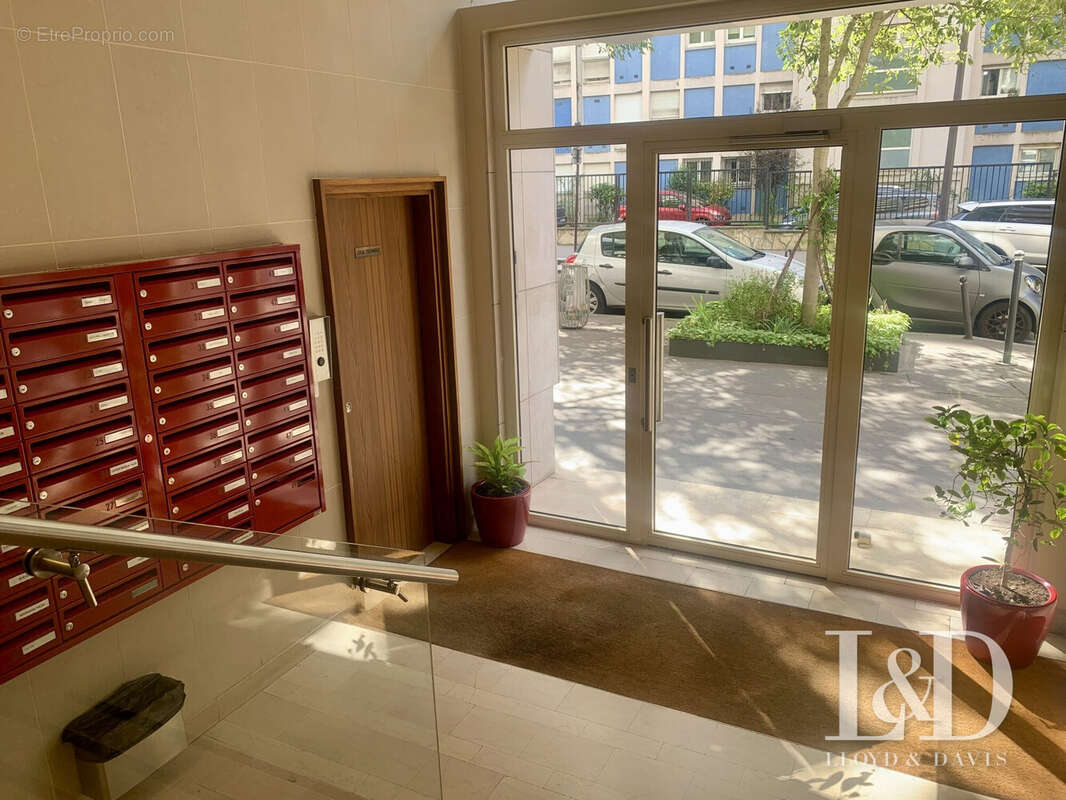 ENTRÉE IMMEUB - Appartement à PARIS-19E