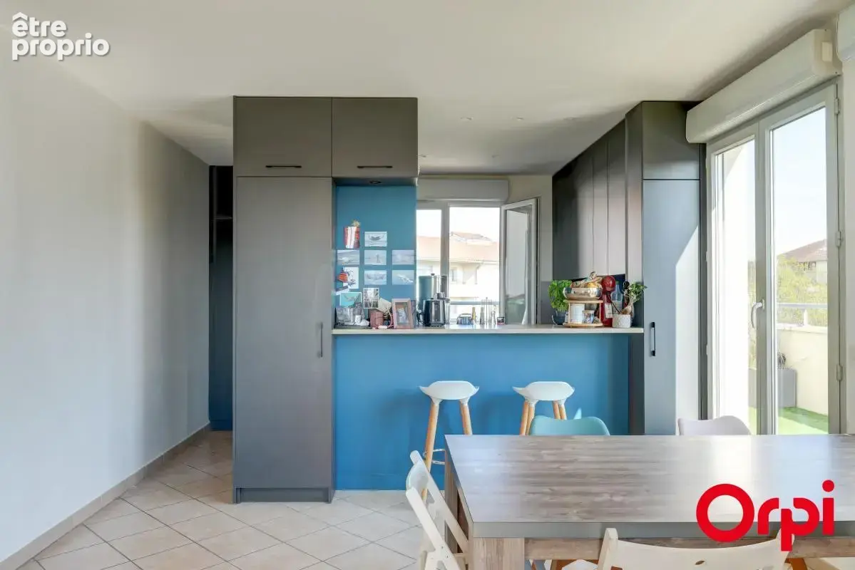 Appartement T4 de 90 m2 au dernier étage - terrasse de 34,10 m2 avec trois orientations - photo 2