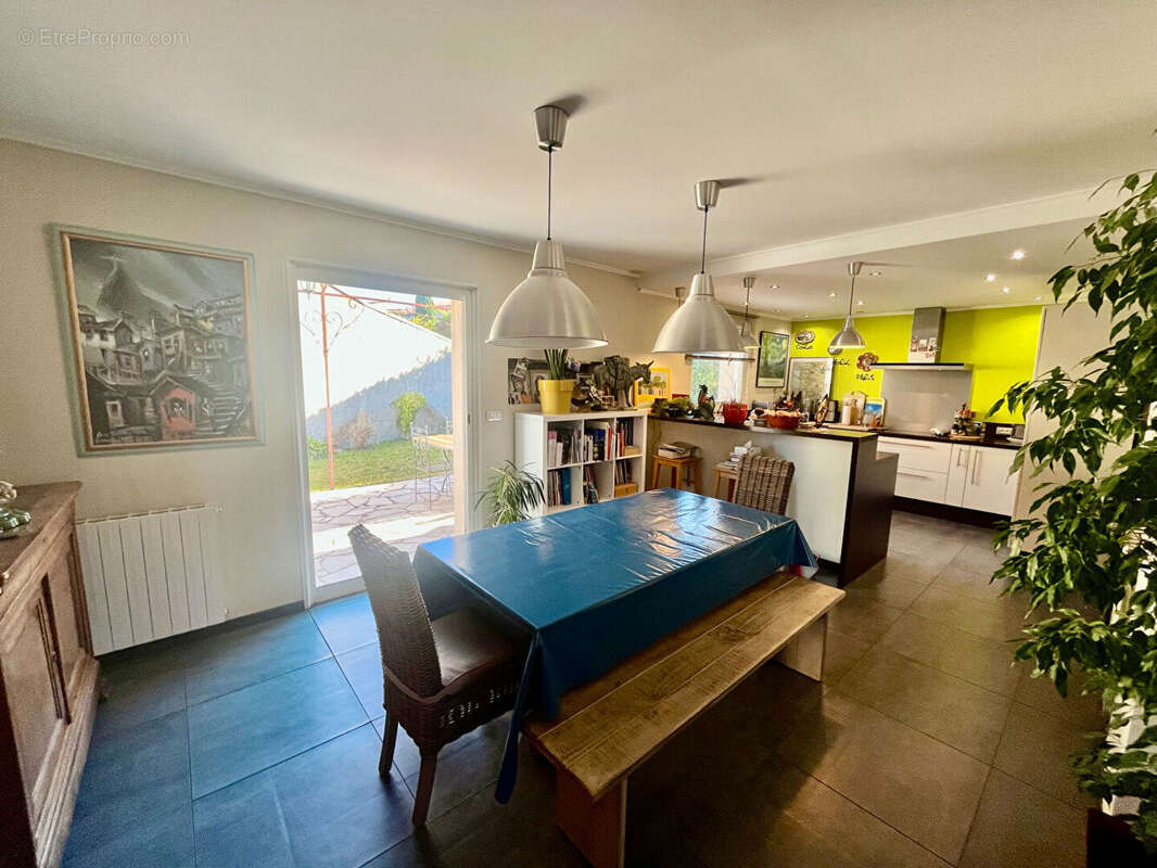 Maison à L'ISLE-SUR-LA-SORGUE