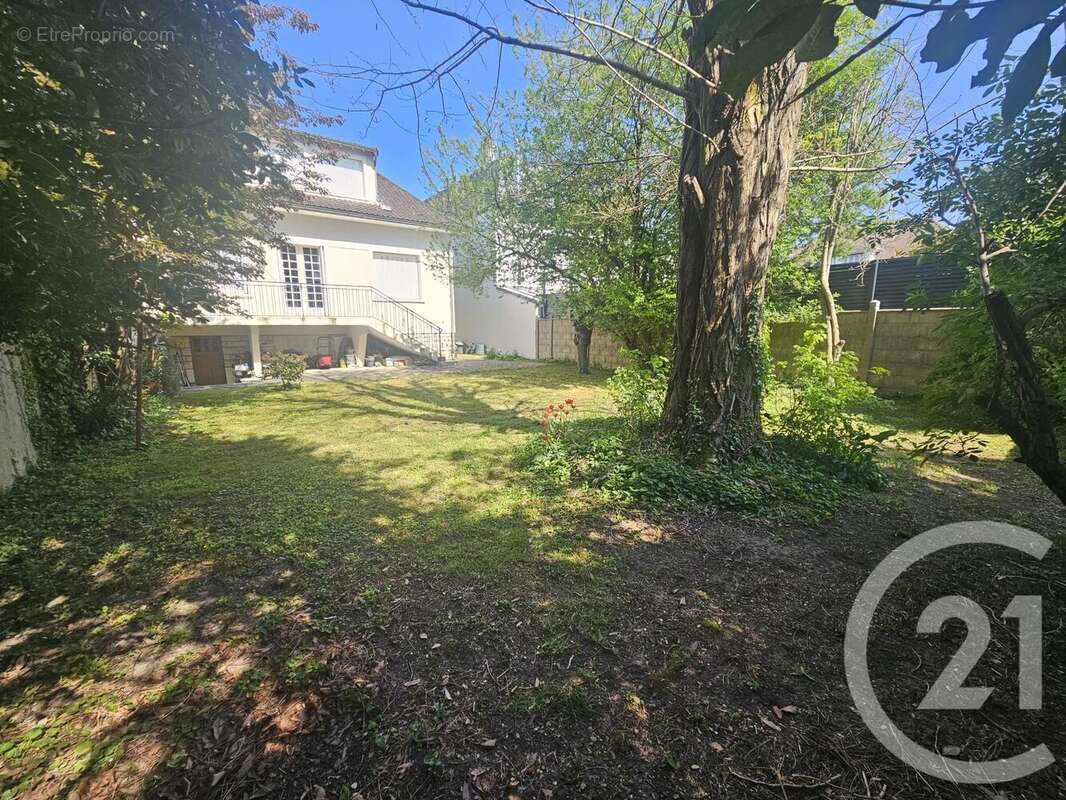 Maison à SAINT-MAUR-DES-FOSSES