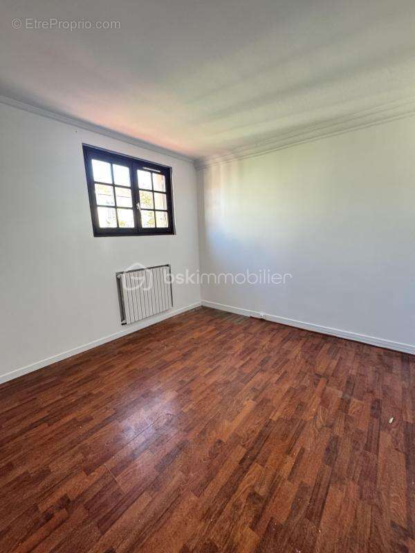Appartement à LES PAVILLONS-SOUS-BOIS