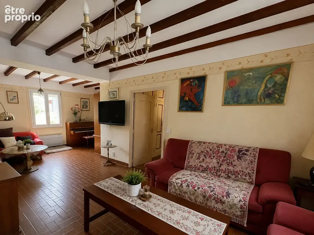 À Monclar, découvrez cette belle maison de maître en pierre de179 m²  datant des années 1820, sur un terrain d'environ 900 m², a - photo 5