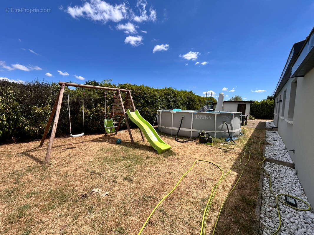 Une rénovation de grande qualité dans un emplacement idéal pour toute la famille à 9mn de l'A6 ! - photo 4