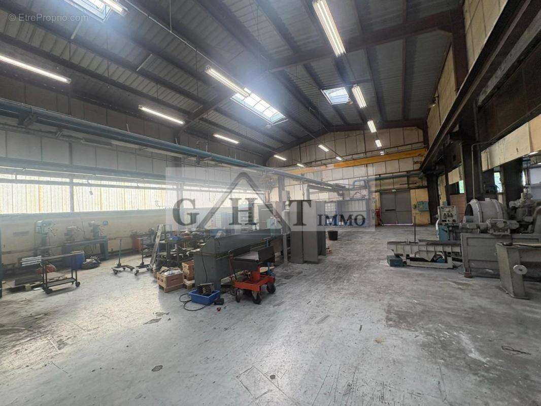 Commerce à VAUX-LE-PENIL