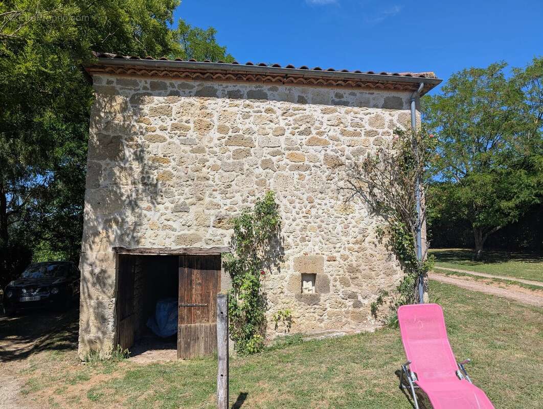 Belle maison en pierre avec gites et piscine - photo 16
