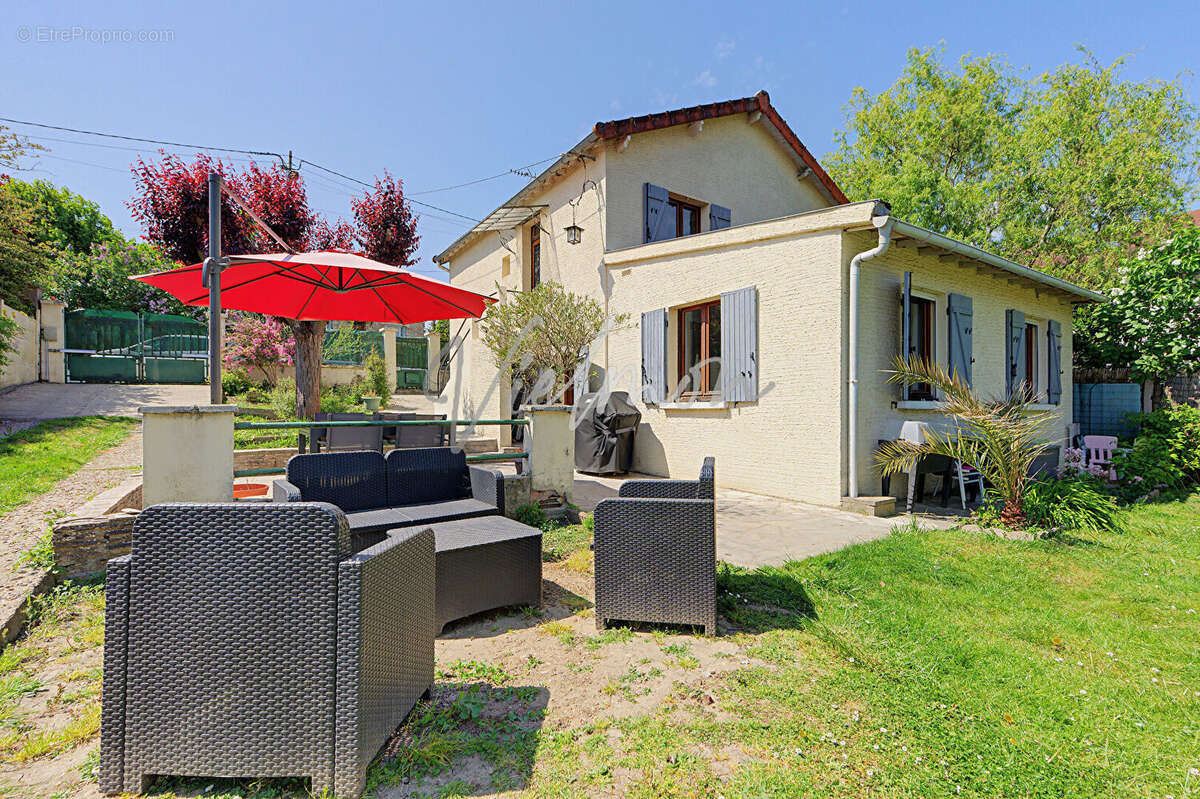 Maison à MAREIL-MARLY