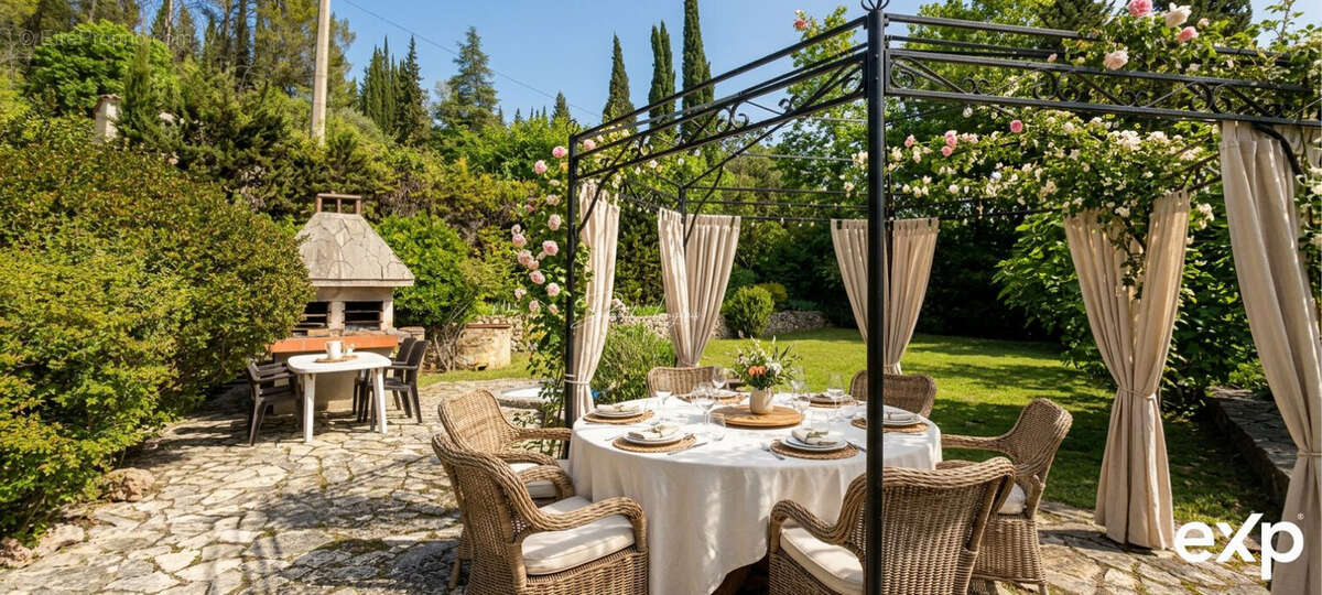 Maison à TOURRETTES-SUR-LOUP