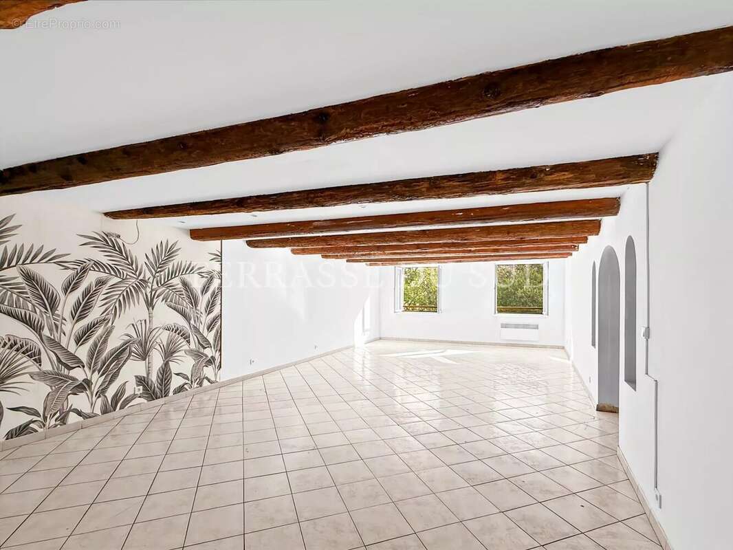 Appartement à MARSEILLE-2E