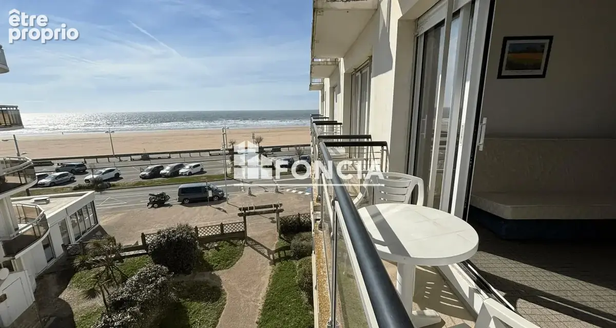 À Vendre – Appartement avec Vue Latérale sur la Mer - photo 4