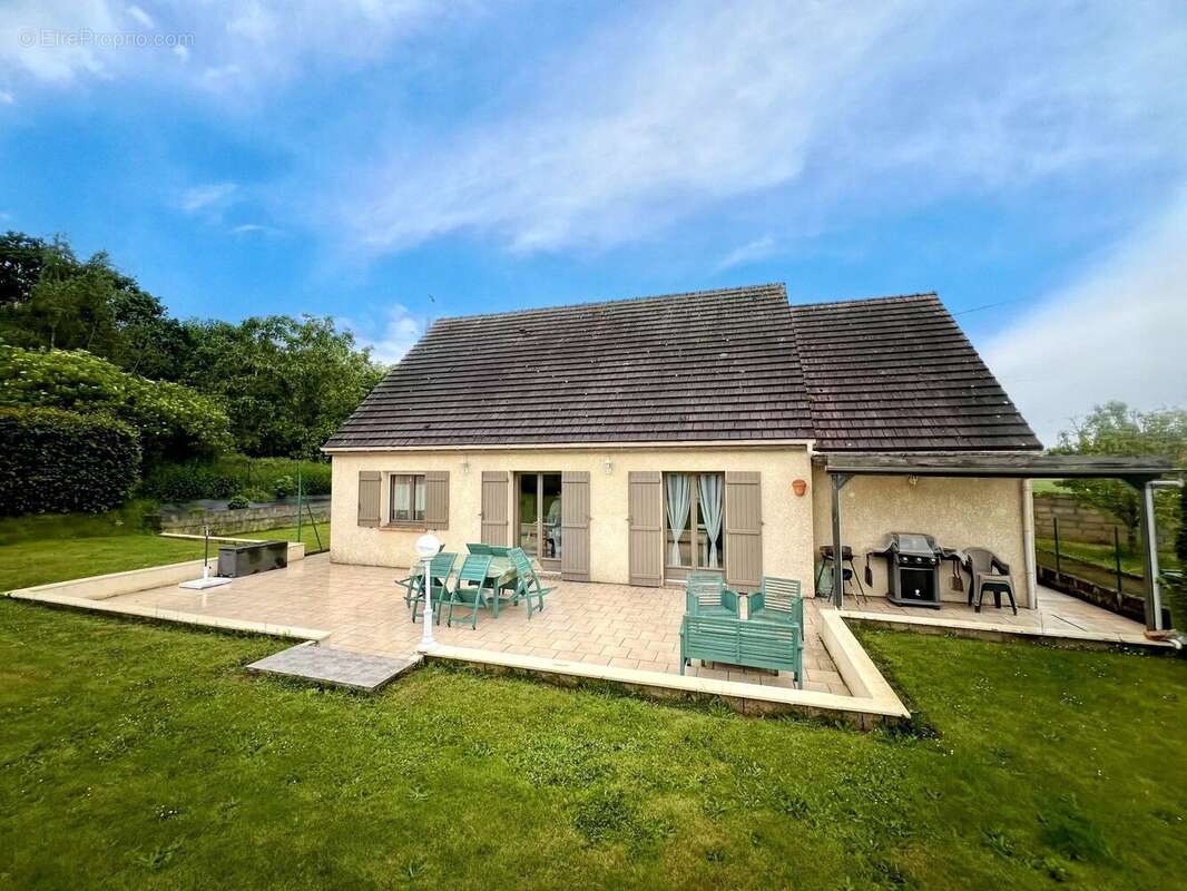 Maison à HOUDAN