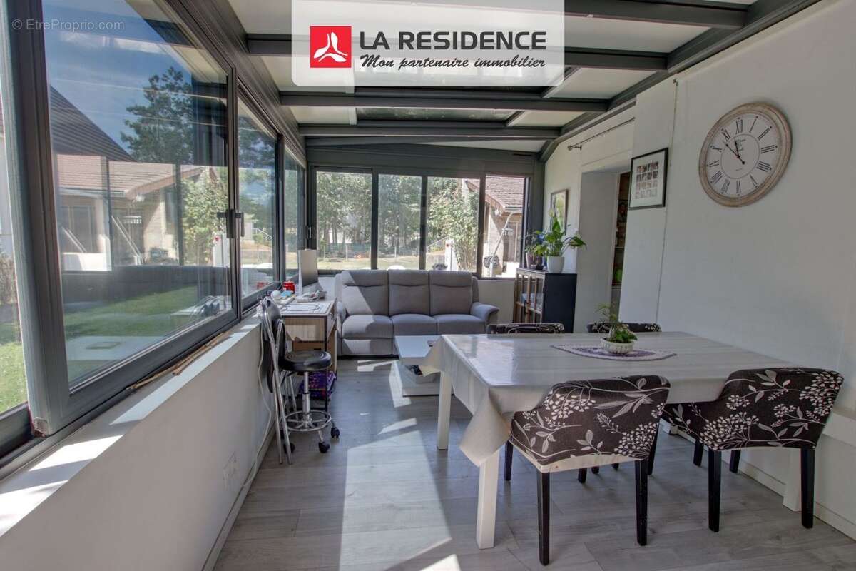 Maison 79 m² à Le Mesnil-Saint-Denis  - photo 2