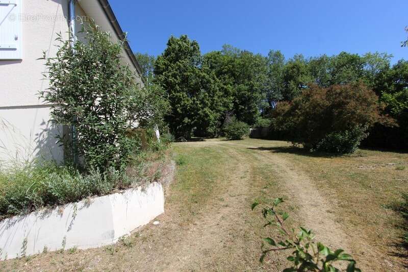 Maison à vendre 5 pièces de 106 m² à SAINTE MARIE SUR OUCHE (21), terrain de 2213 m² arboré - photo 4