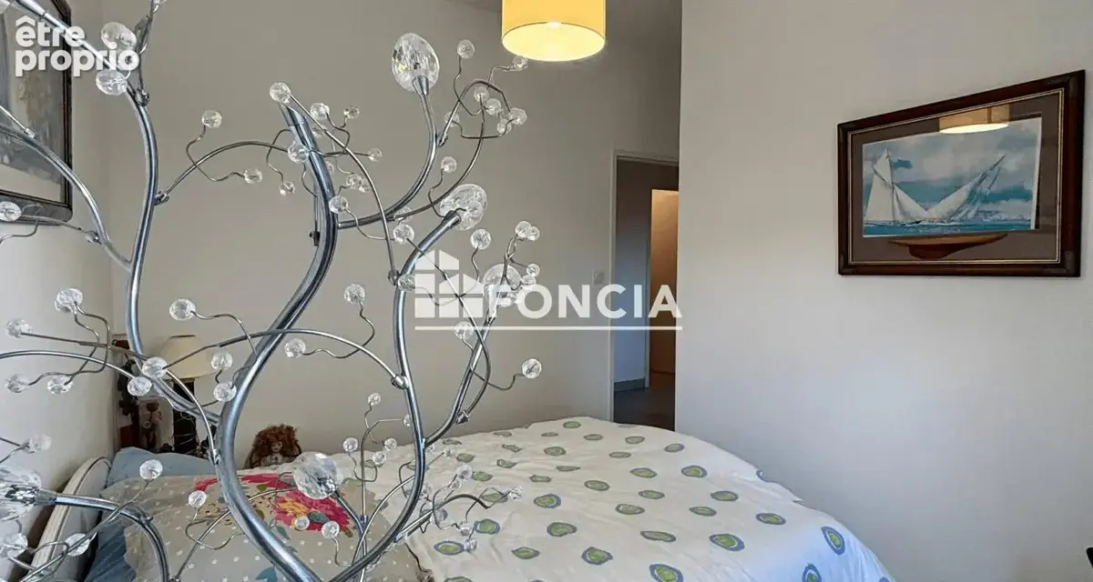 Une adresse privilégiée, un cadre exceptionnel et de beaux volumes ! pour cet appartement - photo 8