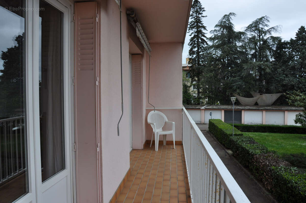 Bel appartement traversant de 70 m2, avec deux grands balcons, un garage, et une cave. - photo 14