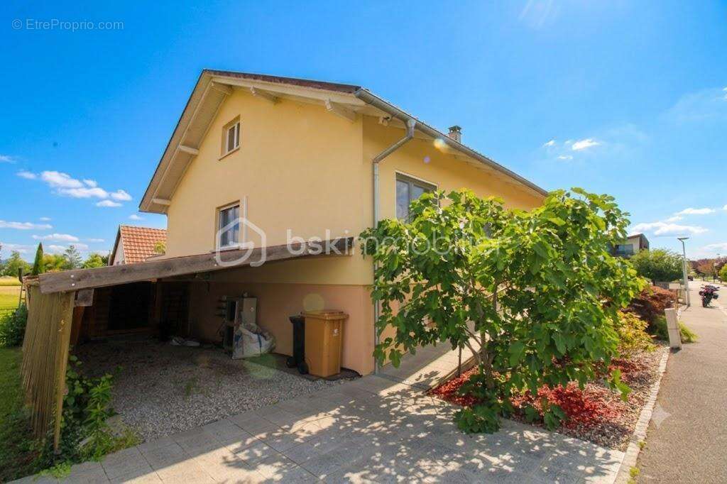 VILLAGE-NEUF – MAISON INDIVIDUELLE 213 m² – 213 m² habitables • Piscine • Photovoltaïque • Pompe à chaleur • À 2 min de la Suiss - photo 19
