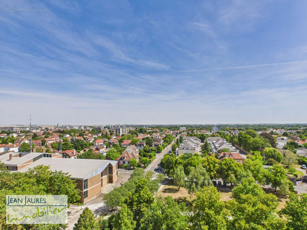 Appartement rénové avec vue panoramique traversante   Lumineux, climatisé et idéalement situé - photo 3