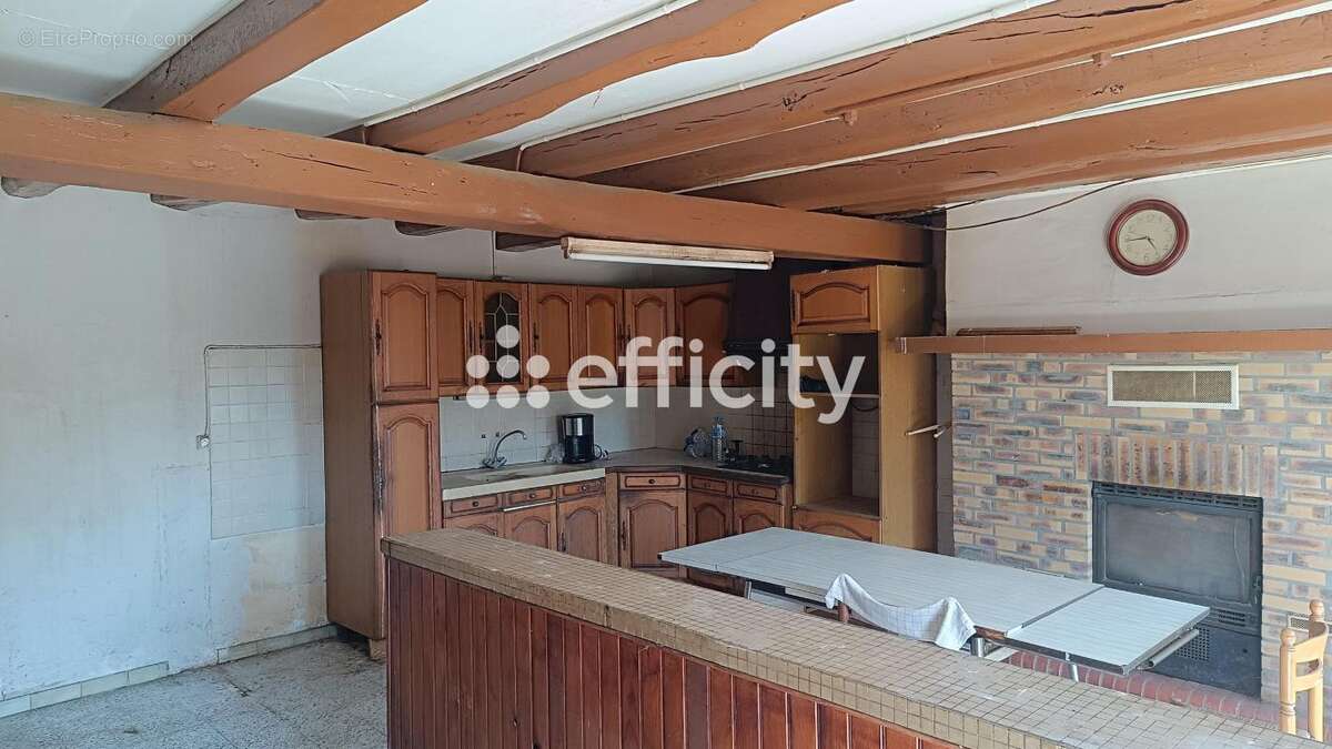 Maison 1700 m² à Usson-Du-Poitou  - photo 8