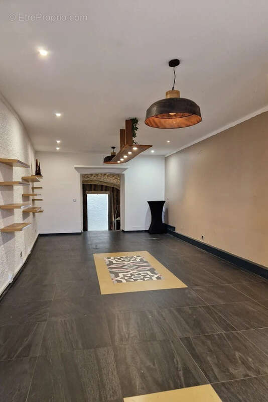 Commerce à AIX-LES-BAINS