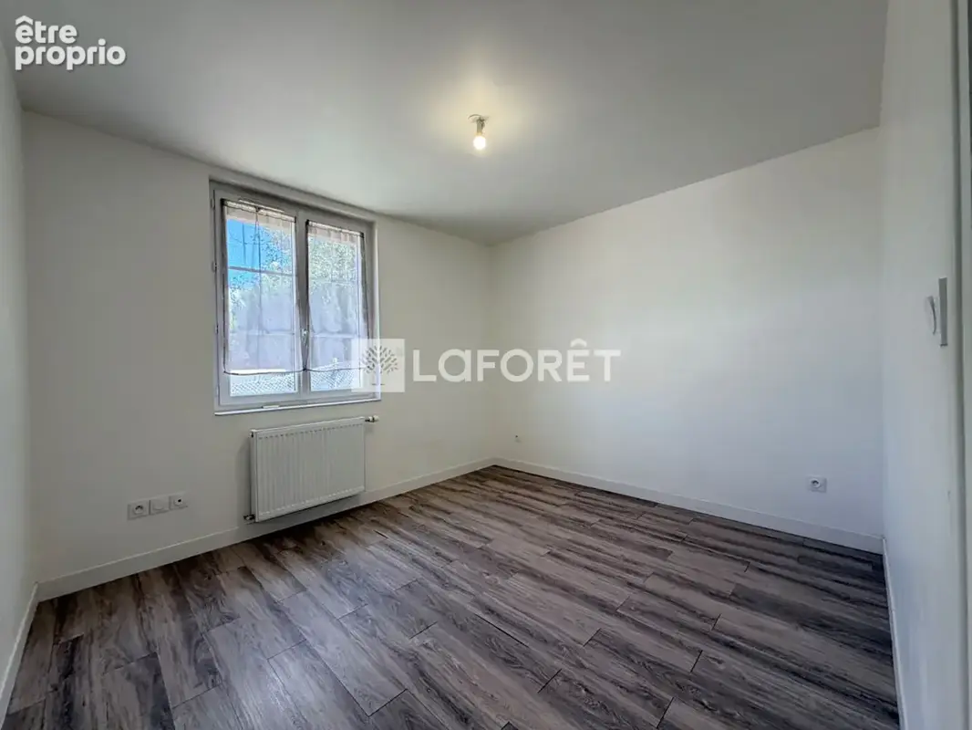 Maison rénovée de 115 m², 4 chambres, sous-sol total et jardin arboré - photo 9