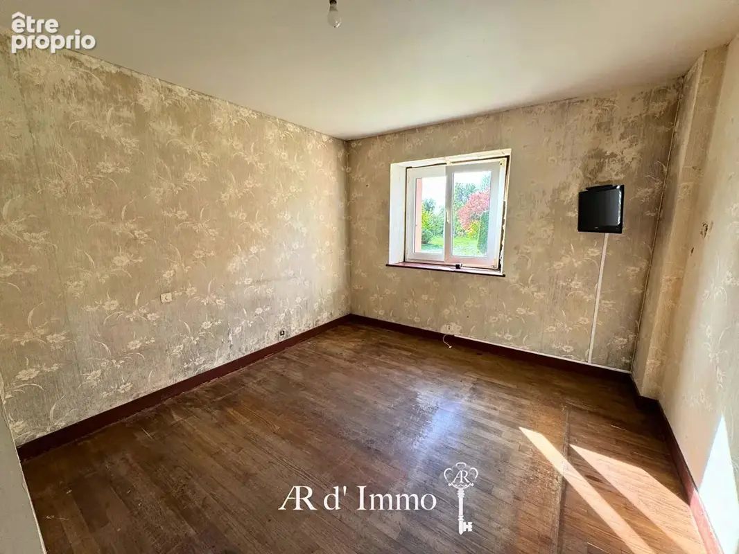 Maison en pierre avec dépendances - Terrain de 2 300 m² - photo 8