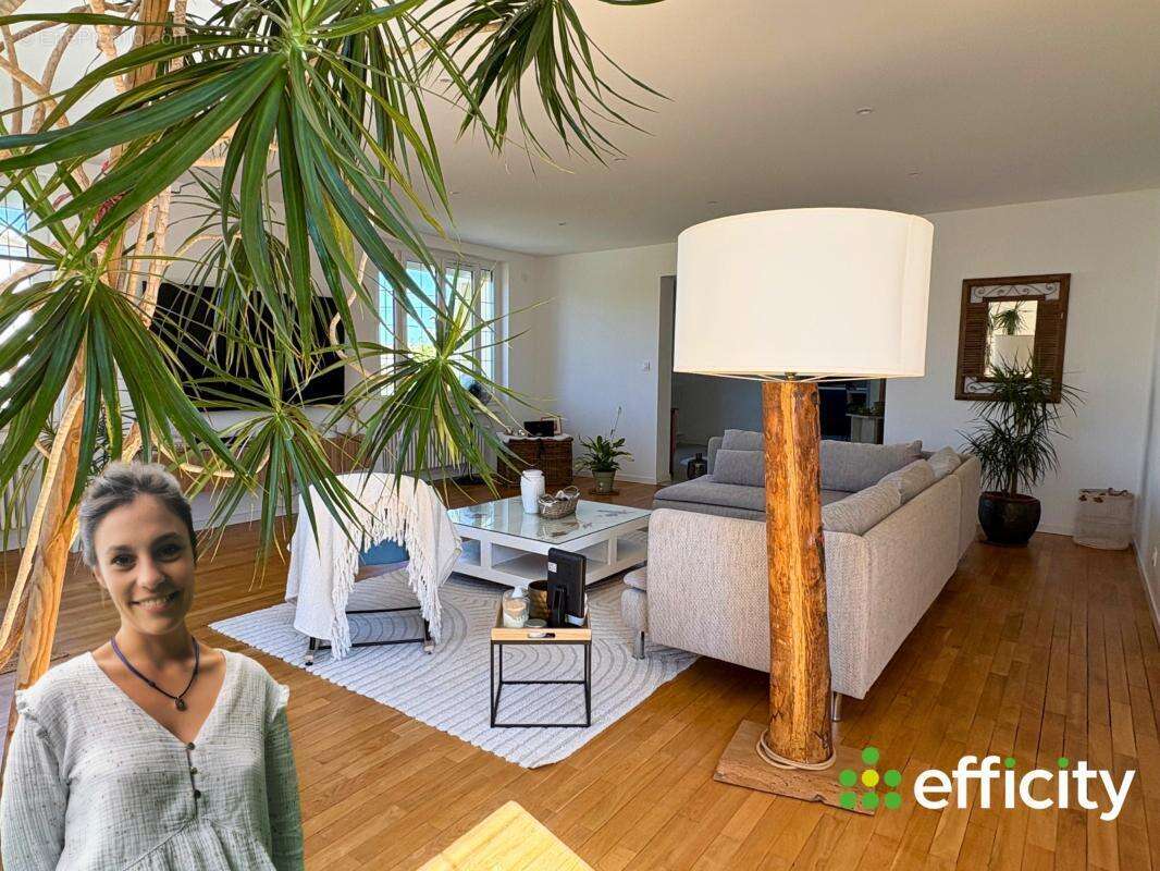 Maison 8 pièces 306 m² à vendre à Saint-Just-Saint-Rambert (42170) - photo 3