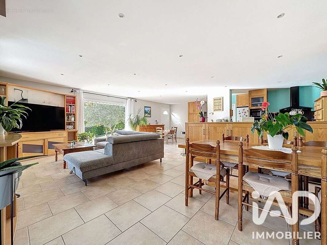 Maison 151 m² à Vaunaveys-La-Rochette  - photo 4