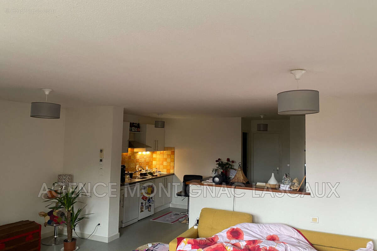 Commerce à MONTIGNAC