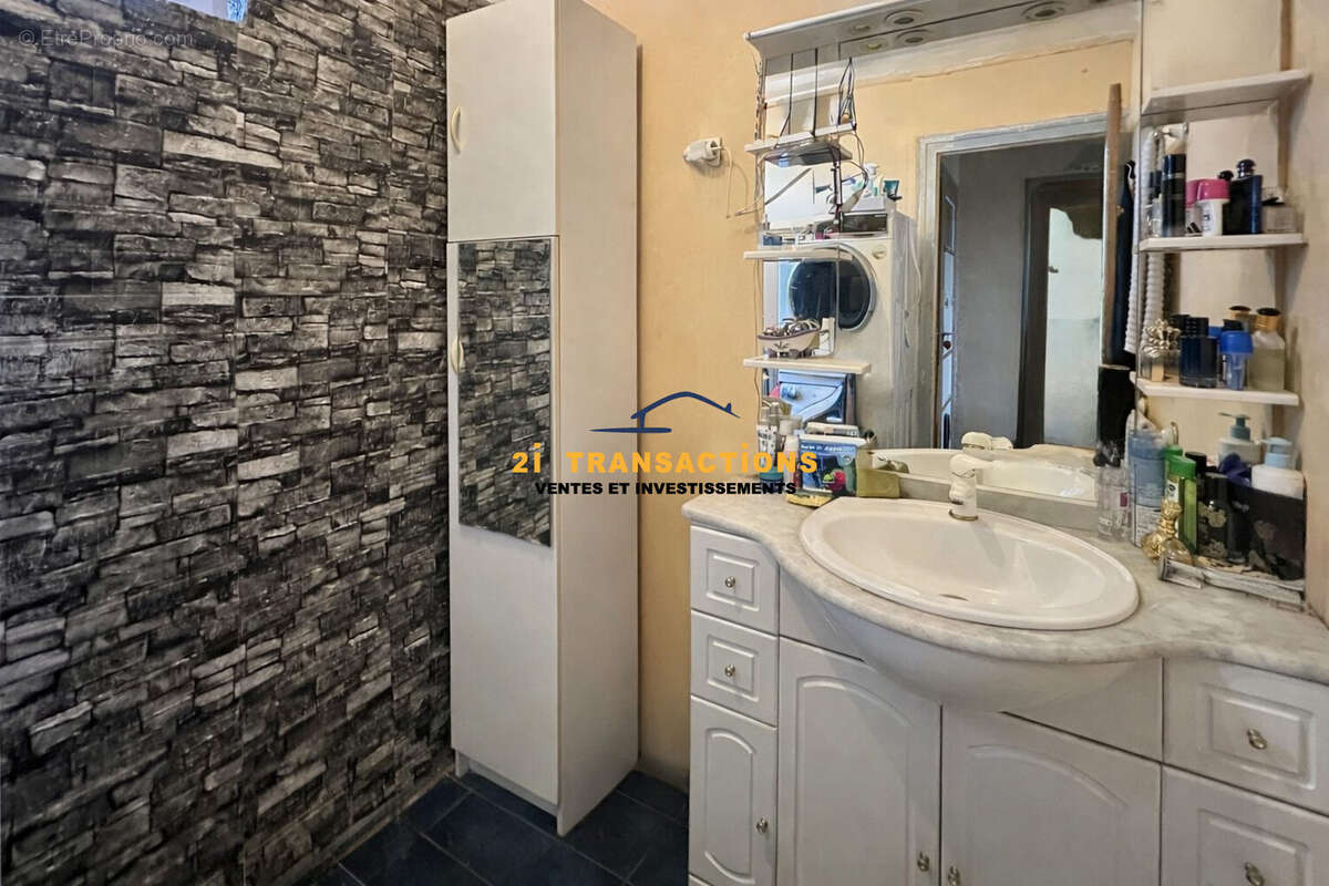 Maison à SAINT-CHRISTO-EN-JAREZ