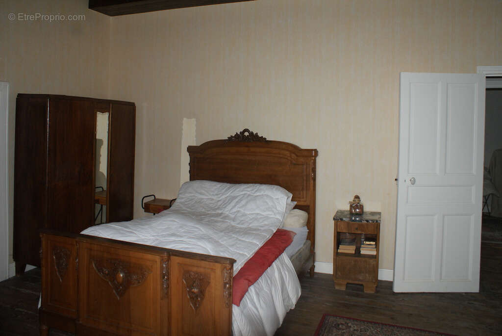 Maison à COLLONGES-LA-ROUGE