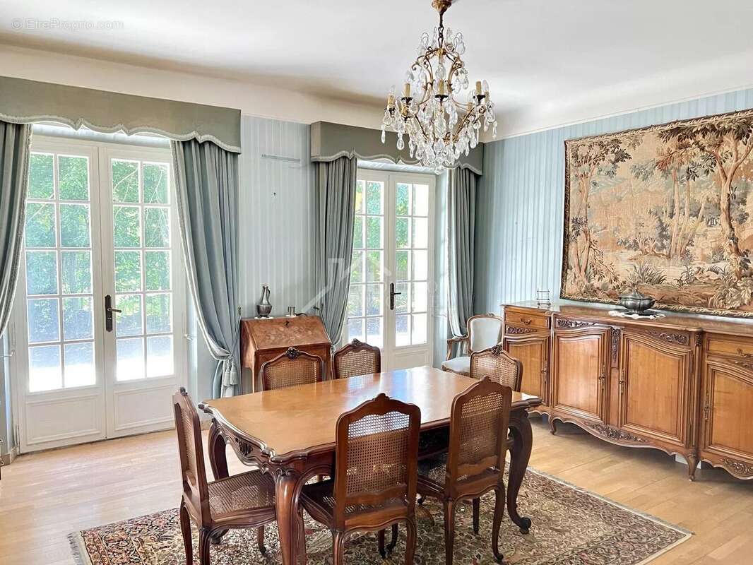 Maison 7 pièces - 310 m² - terrain - photo 4