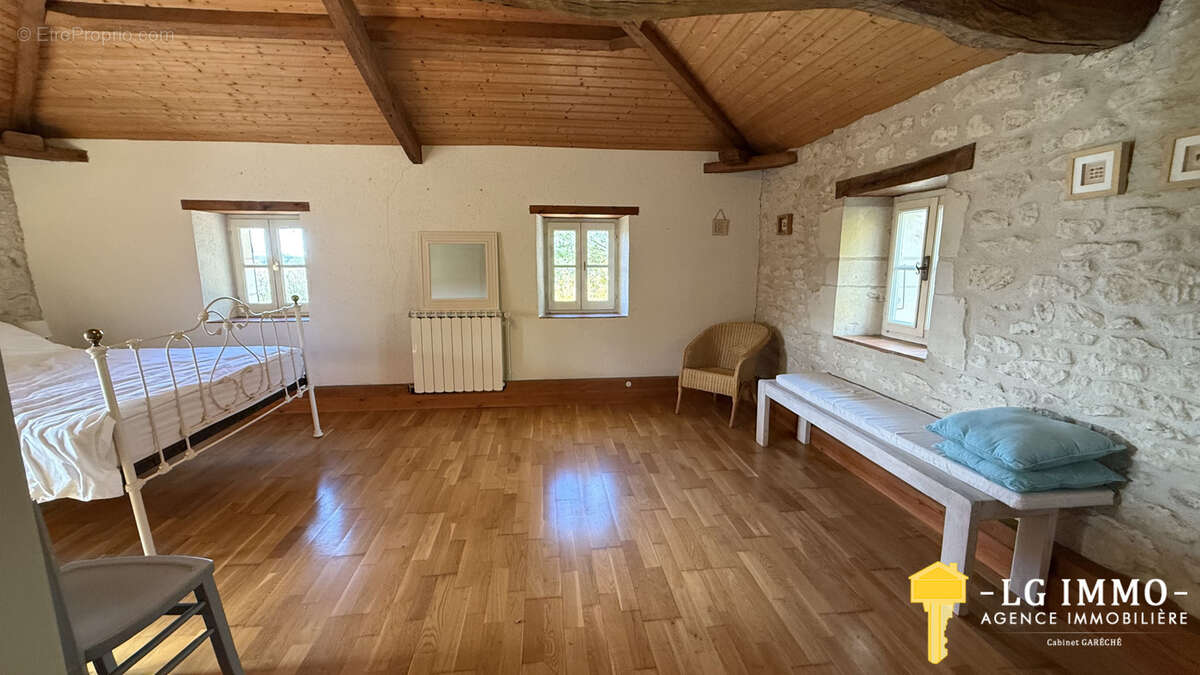 Maison à MORTAGNE-SUR-GIRONDE