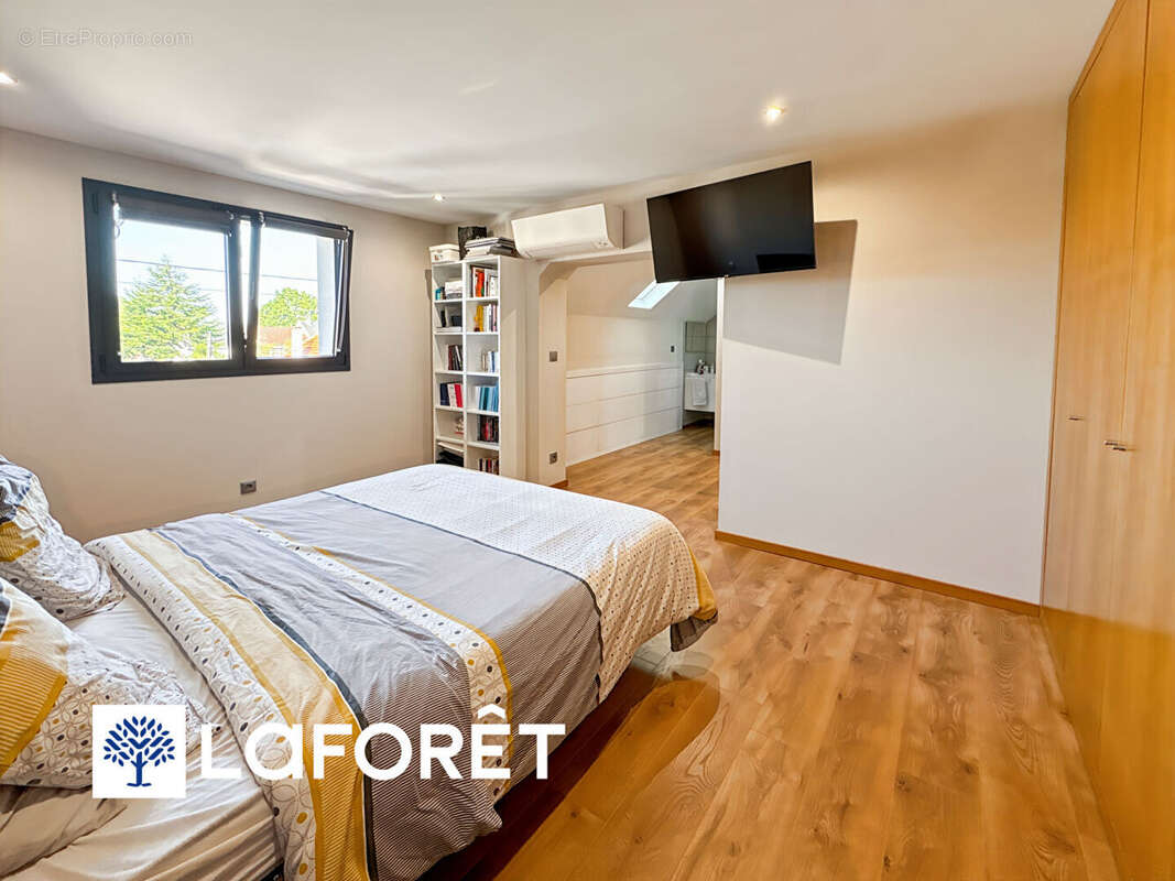 Maison à SAINTE-GENEVIEVE-DES-BOIS