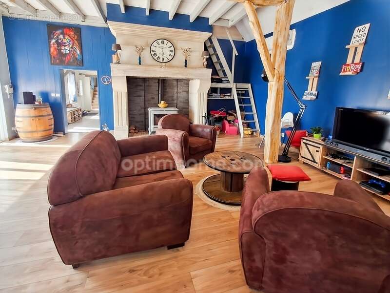 Maison à TREMBLAY-LES-VILLAGES