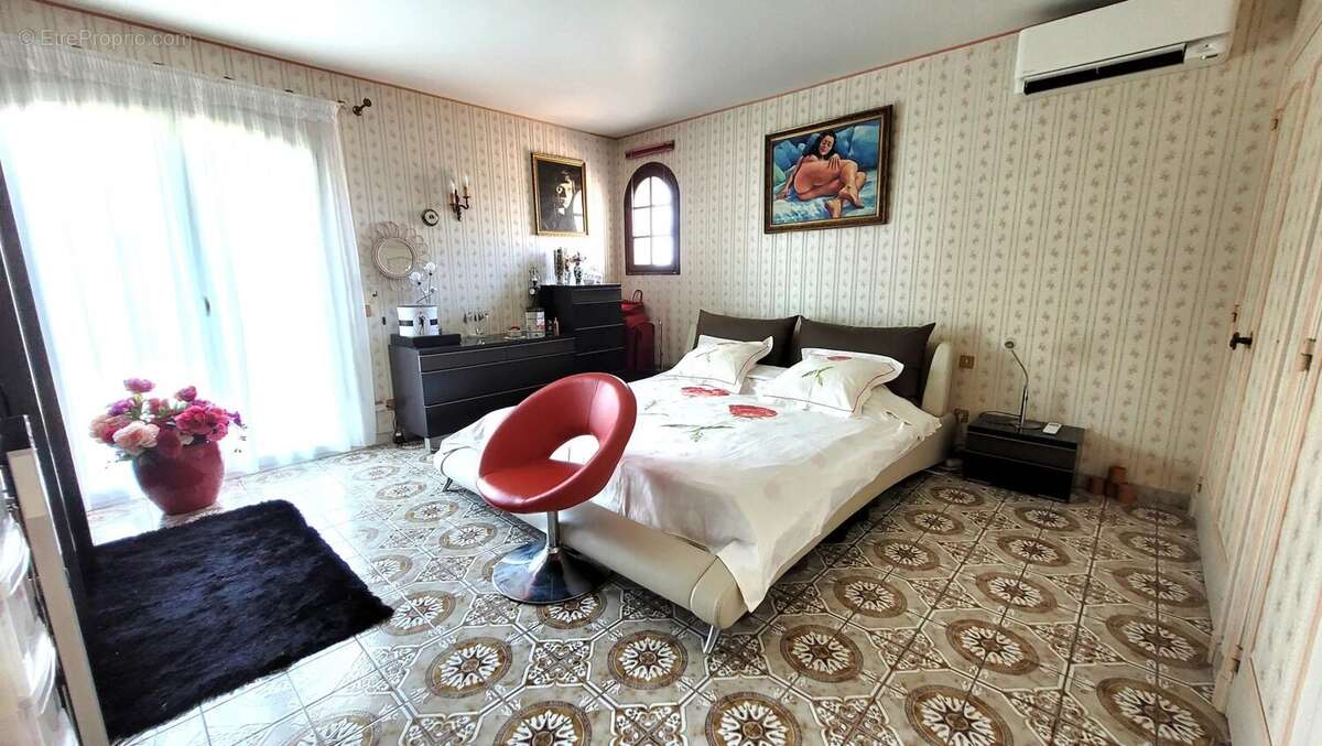 Maison à MANDELIEU-LA-NAPOULE