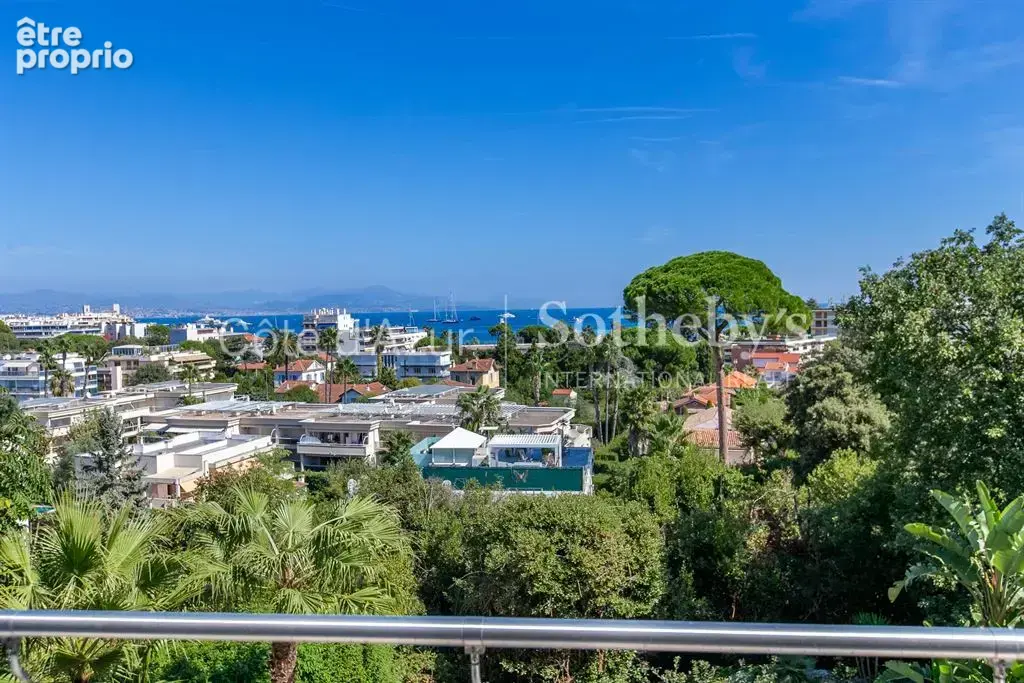 Cap d’Antibes, villa contemporaine de 320 m² avec piscine et vue mer - photo 2