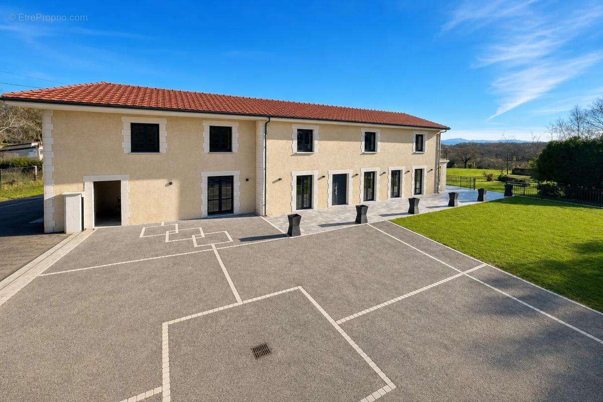 Maison de 390 m² avec terrain de 3 hectares - photo 19